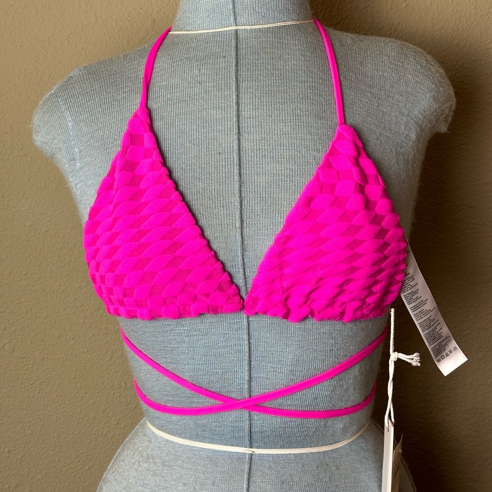 🔥 FINAL SALE 🔥
NWT GOOD AMERICAN HOT PINK BIKINI TOP LARGE
#10